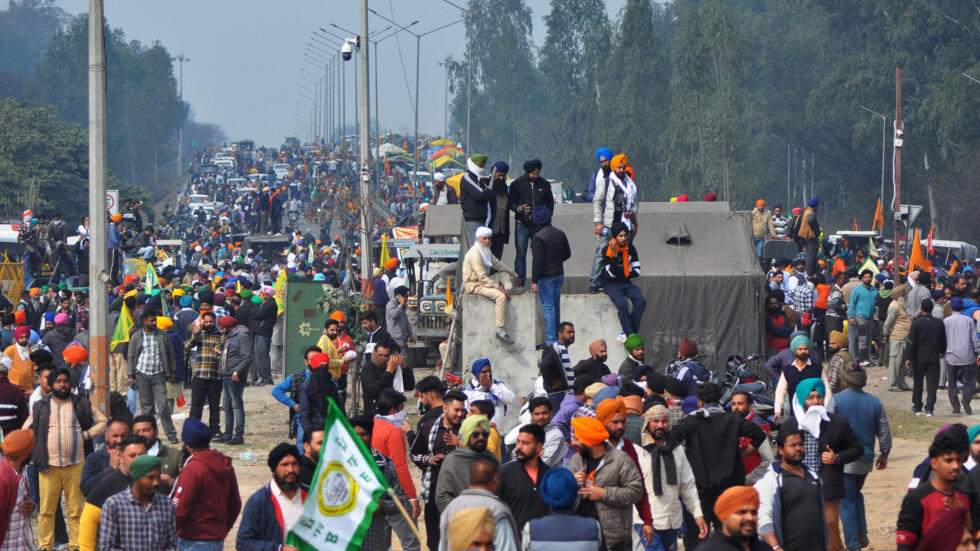  Why are the farmers in India protesting? What are their demands?